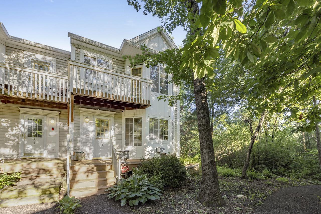 267 W Treehouse Ln., Round Lake, IL 60073