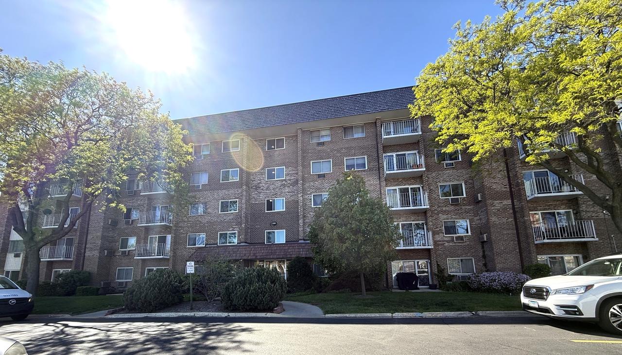 10373 Dearlove Rd. #3D, Glenview, IL 60025