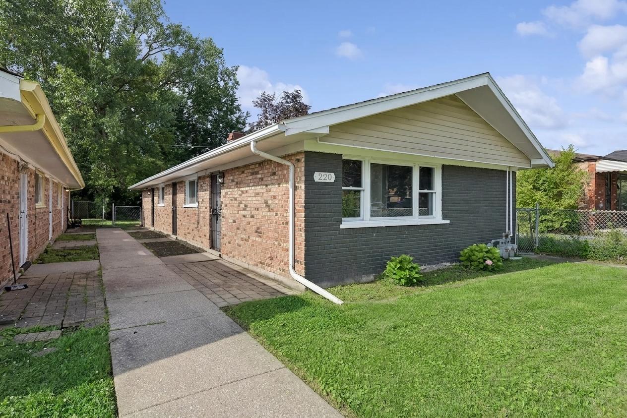 220 W 155th St., Harvey, IL 60426