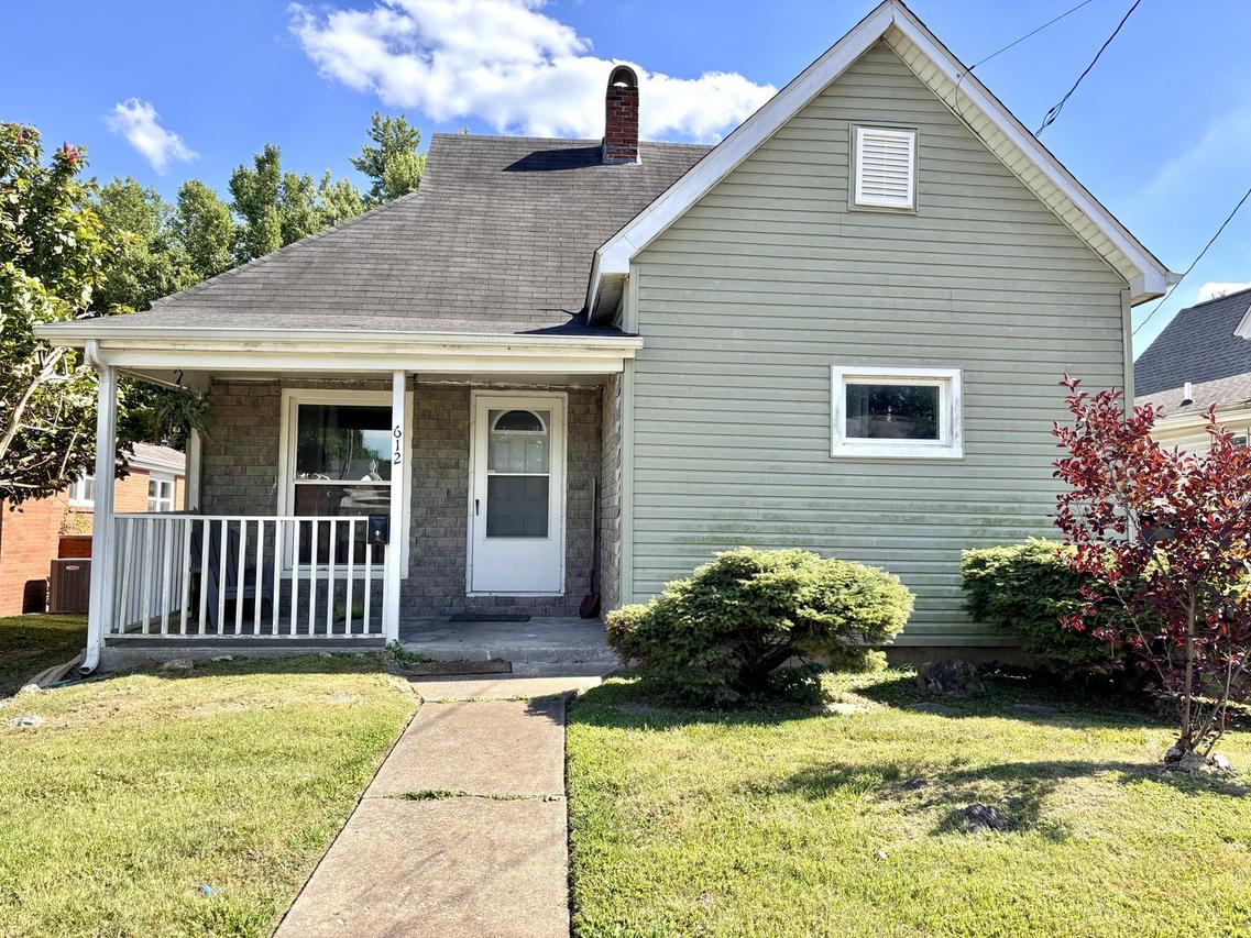 612 W Monroe St., Herrin, IL 62948