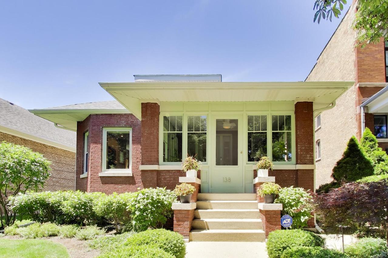 138 Ashland Ave., River Forest, IL 60305