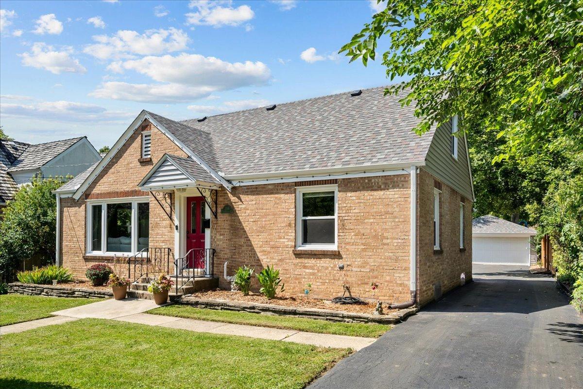 2714 Fort Sheridan Ave., Highland Park, IL 60035