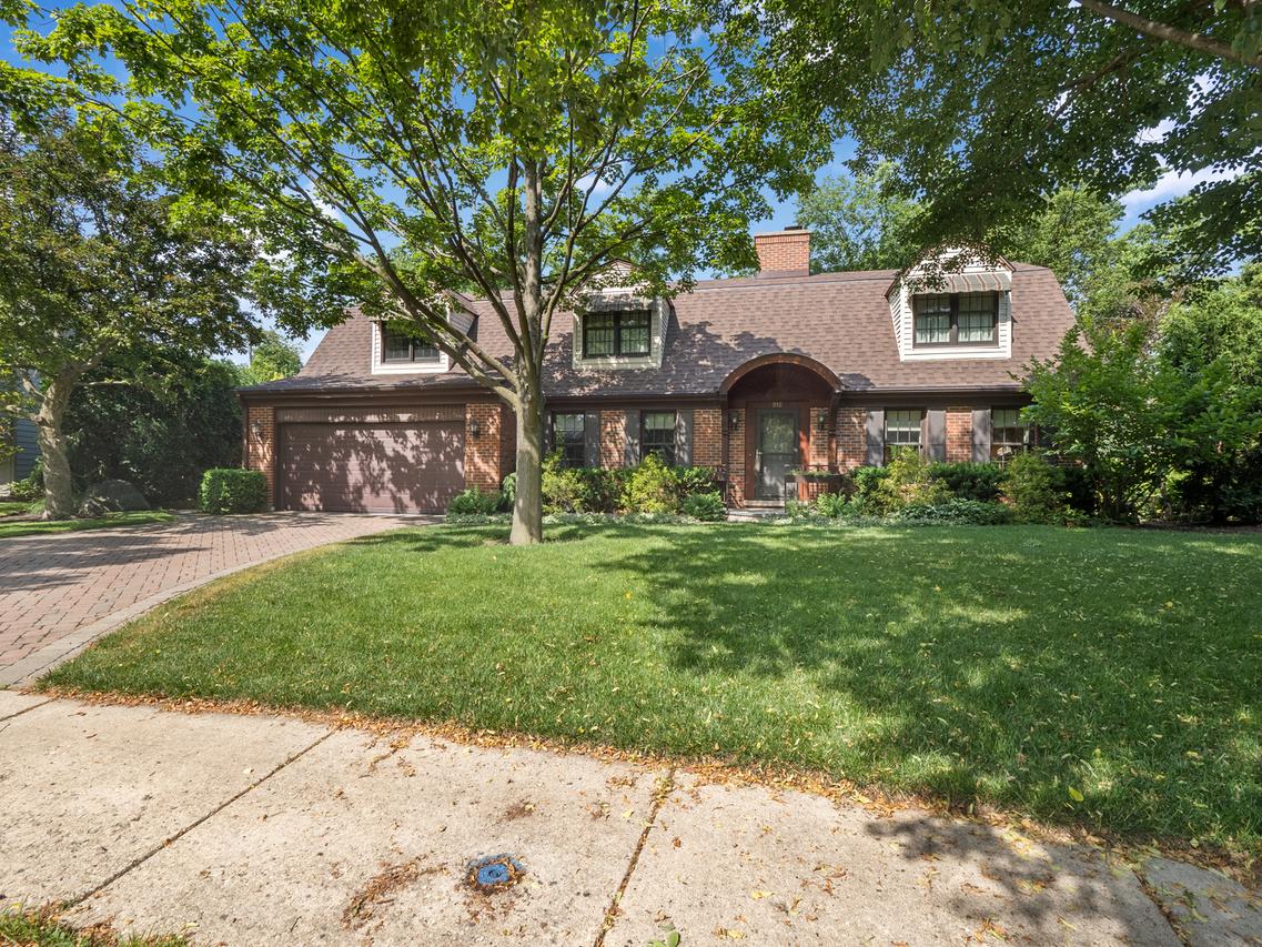 912 Burnham Ct., Glenview, IL 60025