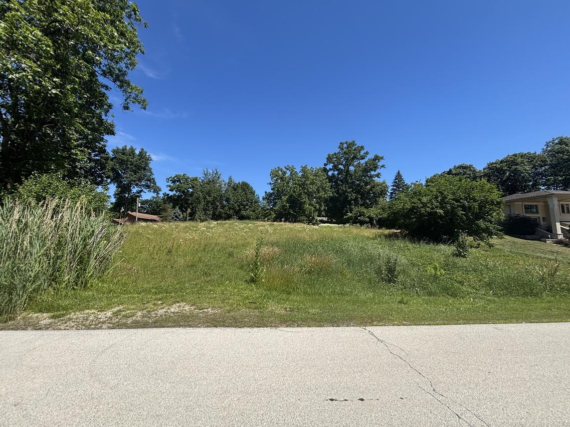 22w024 Spring Valley Dr., Medinah, IL 60157