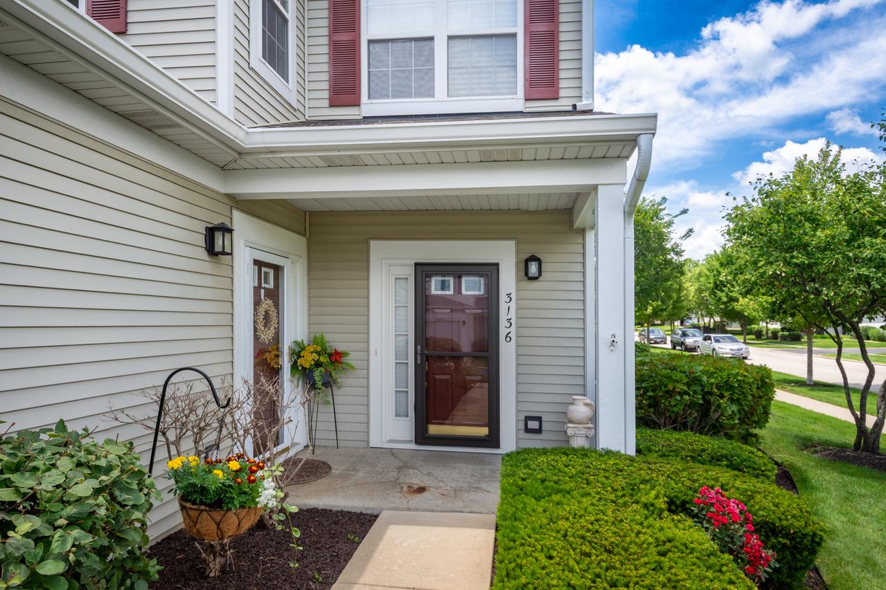 3136 Falling Waters Ln. #1, Lindenhurst, IL 60046