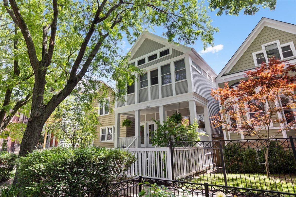 1933 W School St., Chicago, IL 60657
