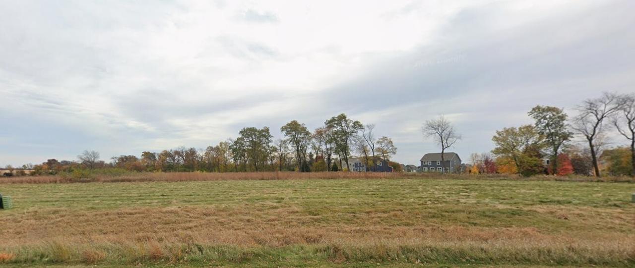 1341 E Longwood Dr., Woodstock, IL 60098