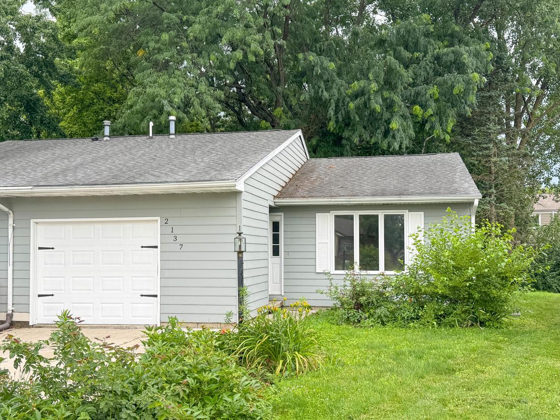 2137 Ivy Ct., Champaign, IL 61821
