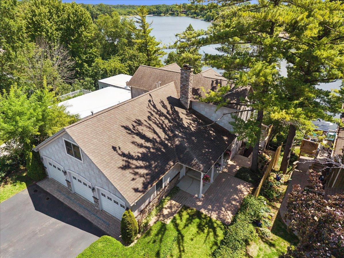 113 Hilltop Dr., Lake In The Hills, IL 60156