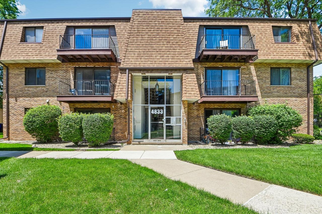 4833 W 109th St. #201, Oak Lawn, IL 60453