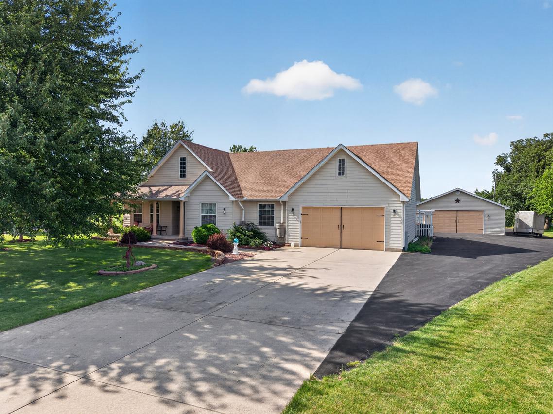 701 Forrest Dr., Seneca, IL 61360