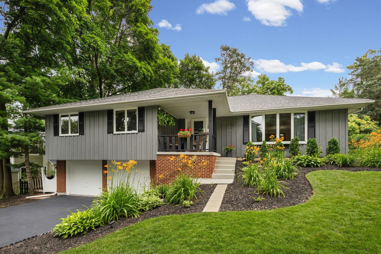 101 Carrol Gate Rd., Wheaton, IL 60189