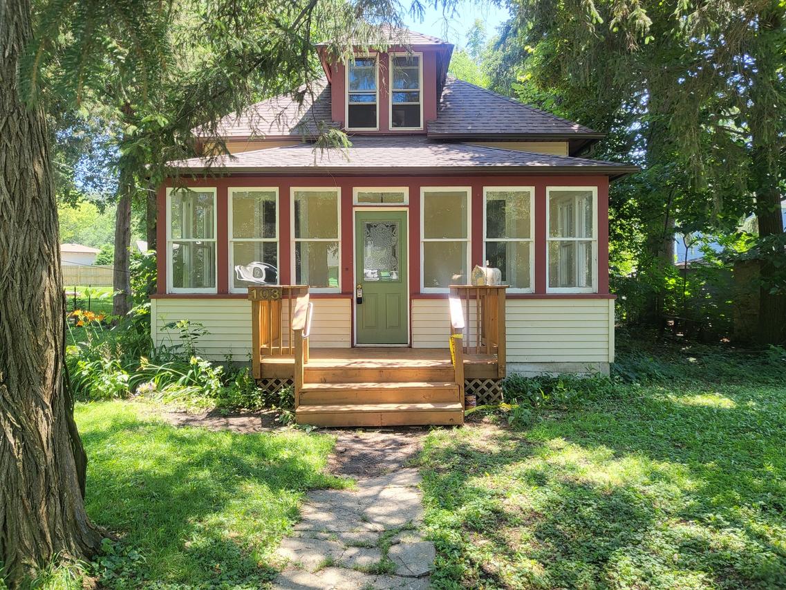 103 Center St., Fox River Grove, IL 60021