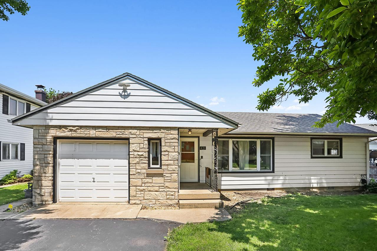 421 E South St., Peotone, IL 60468