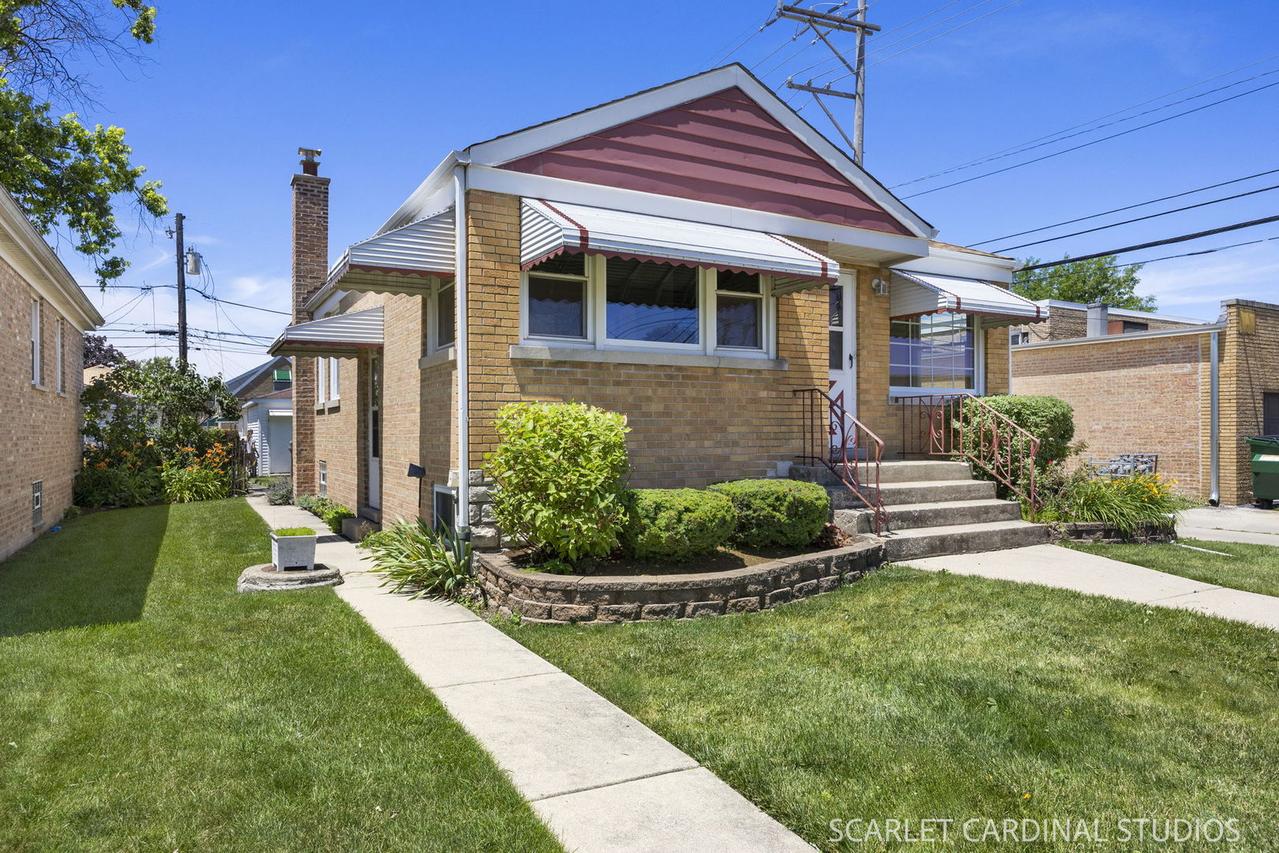 2216 S 11th Ave., North Riverside, IL 60546