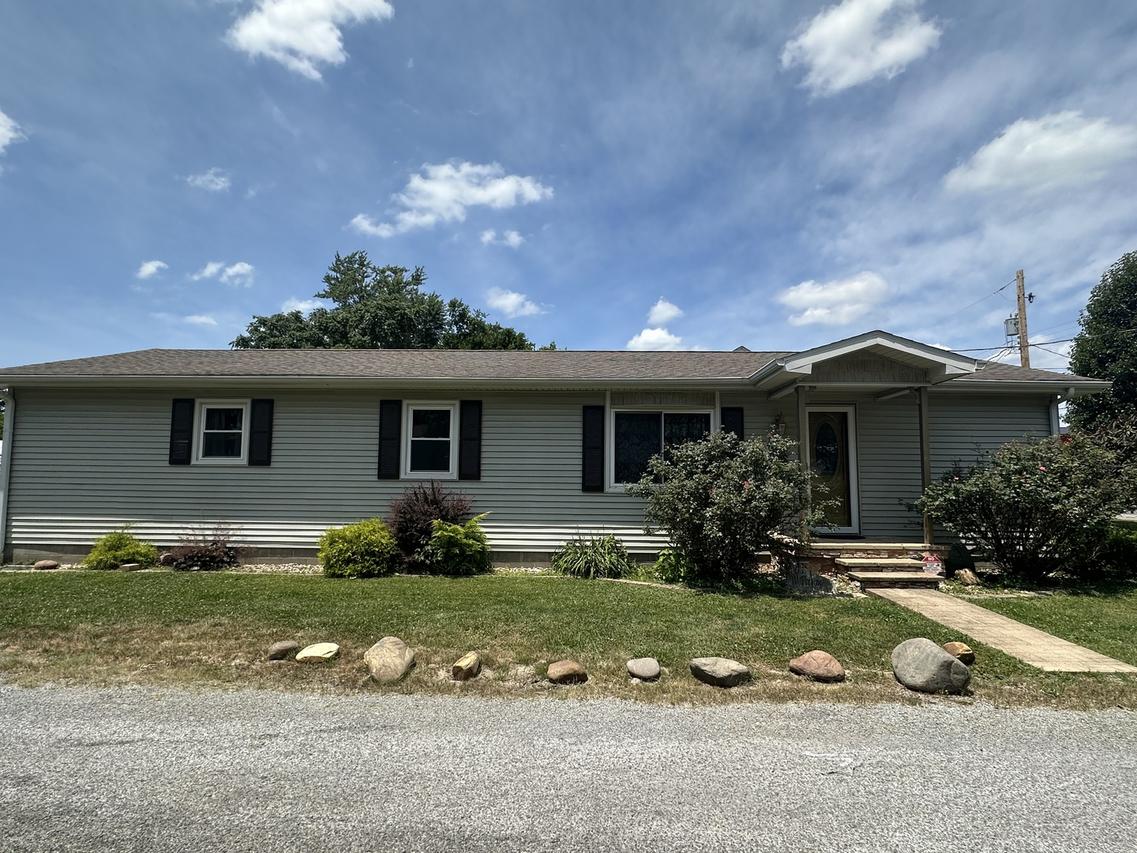 401 W Perrine St., Johnston City, IL 62951
