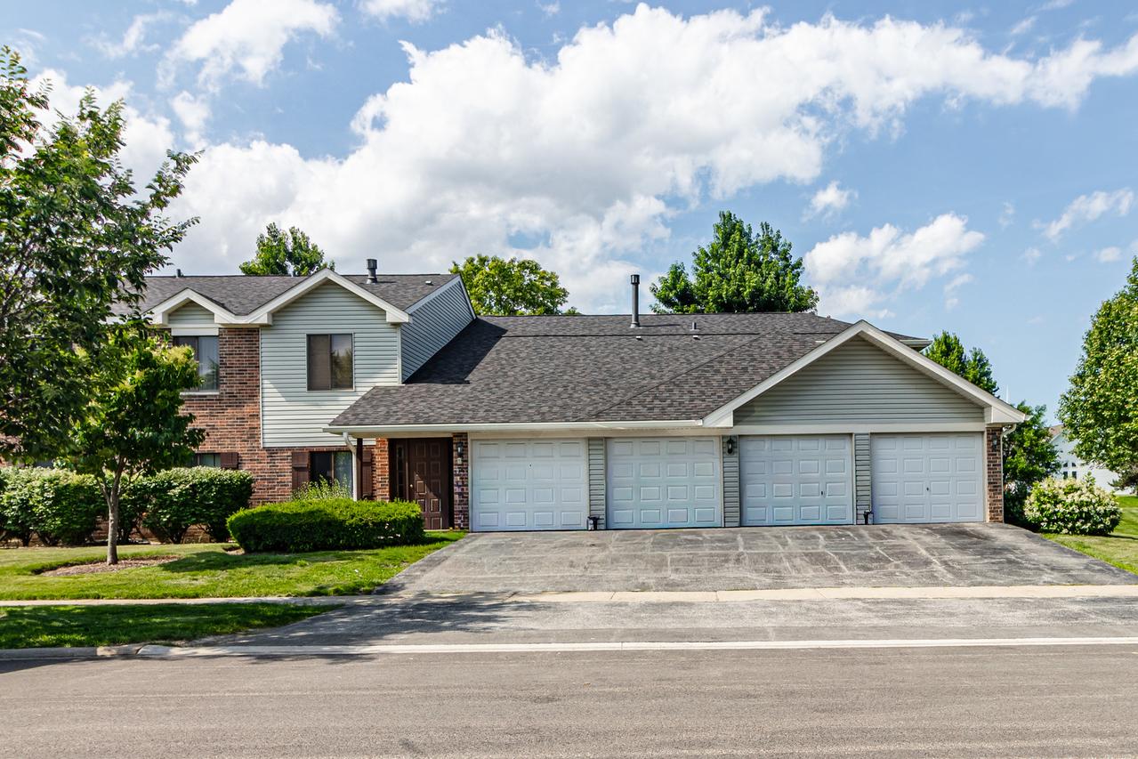906 Cross Creek Dr. #A2, Roselle, IL 60172