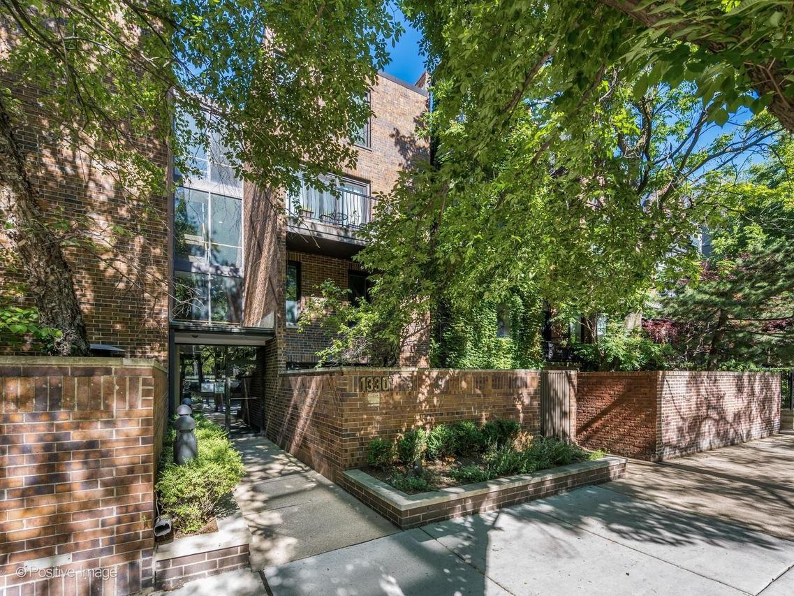 1330 N Lasalle St. #211, Chicago, IL 60610