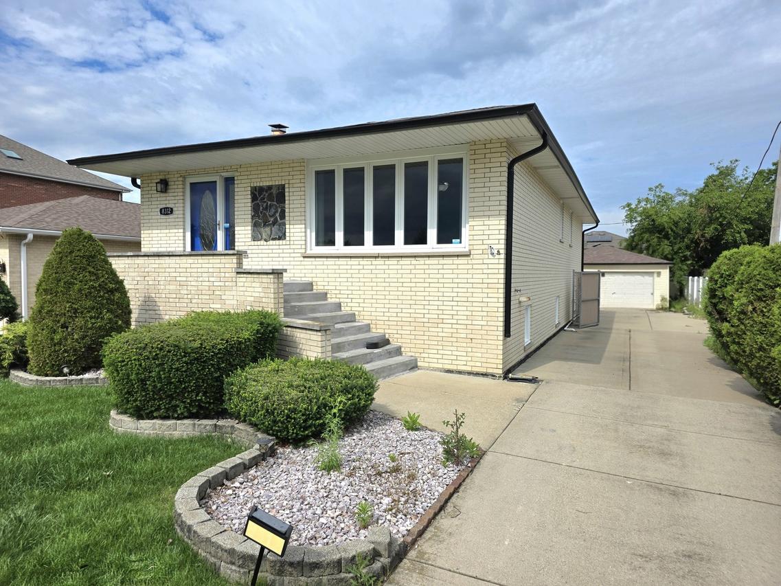 8312 S 79th Ave., Justice, IL 60458