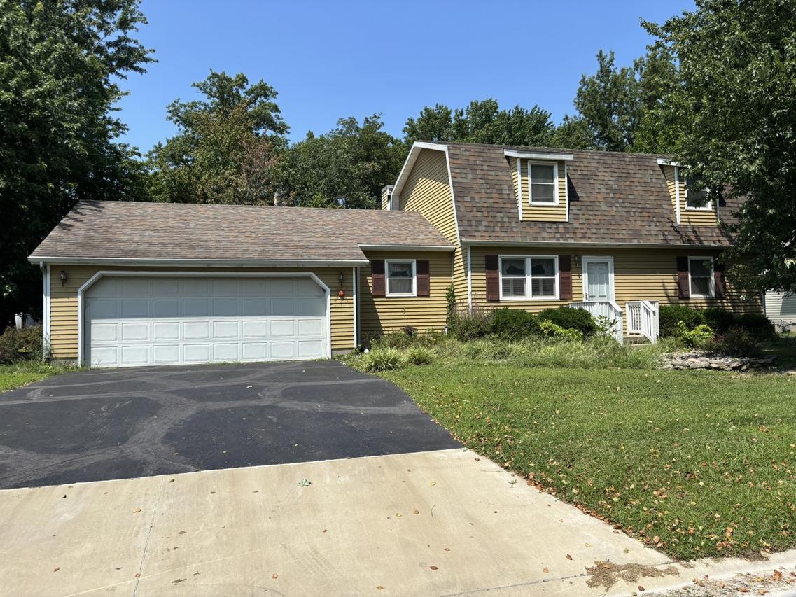 217 Woodland Dr., Salem, IL 62881