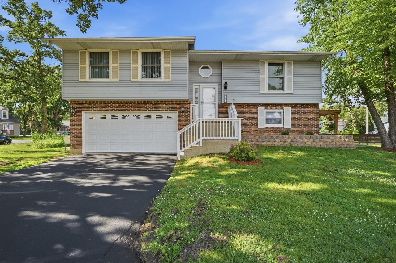 136 Edgewater Dr., Crystal Lake, IL 60014