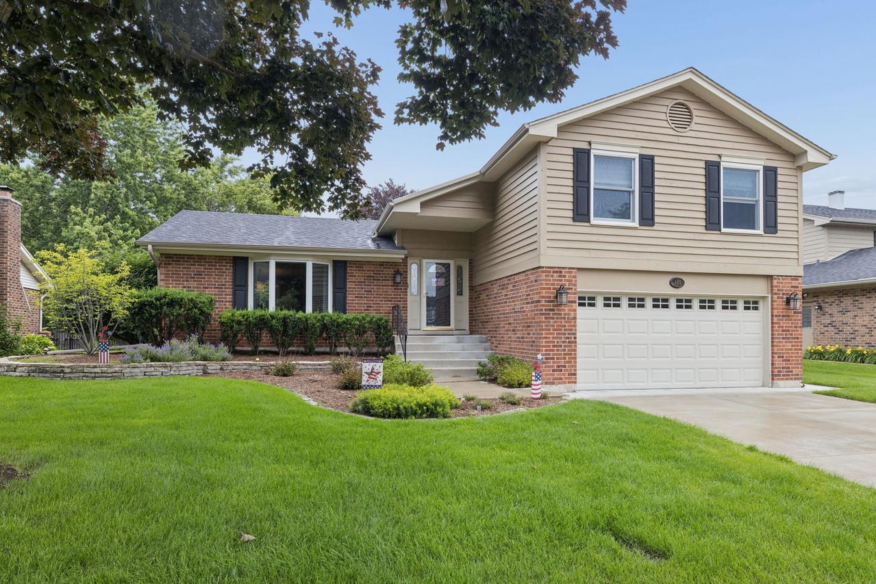 449 Farnham Ln., Wheaton, IL 60189