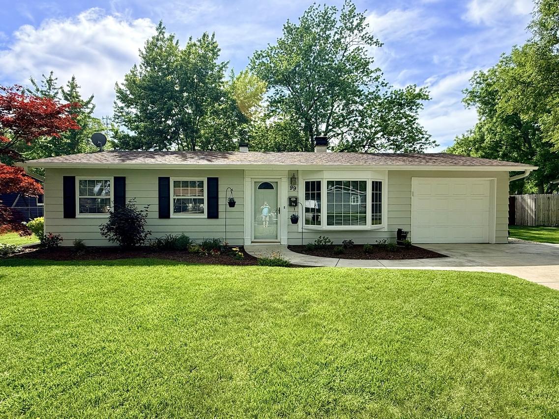 99 Circle Dr., Montgomery, IL 60538