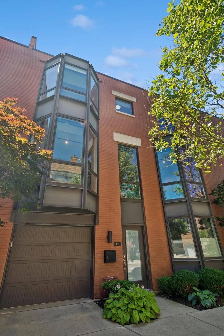 453 W Blackhawk St., Chicago, IL 60610