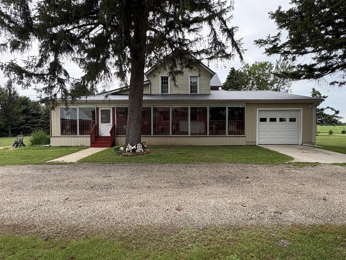 2563 Gurler Rd., Rochelle, IL 61068