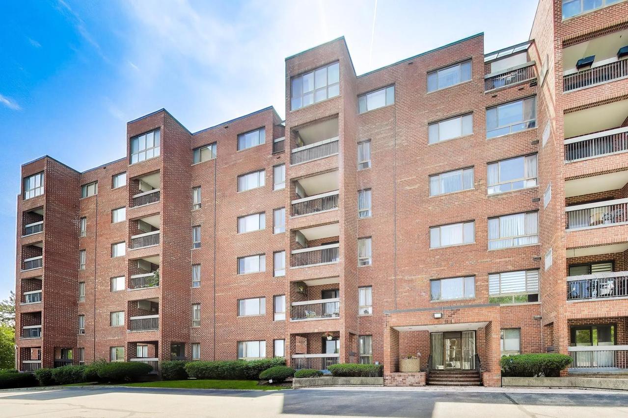 701 Forum Sq. #402, Glenview, IL 60025
