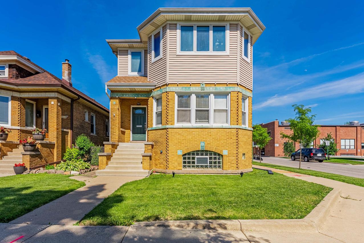 2901 N 76th Ct., Elmwood Park, IL 60707