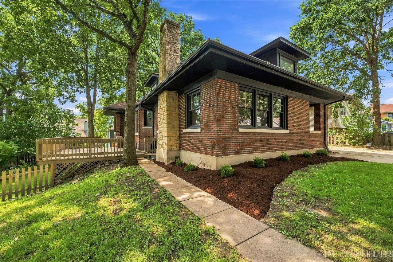 609 S 5th Ave., St. Charles, IL 60174