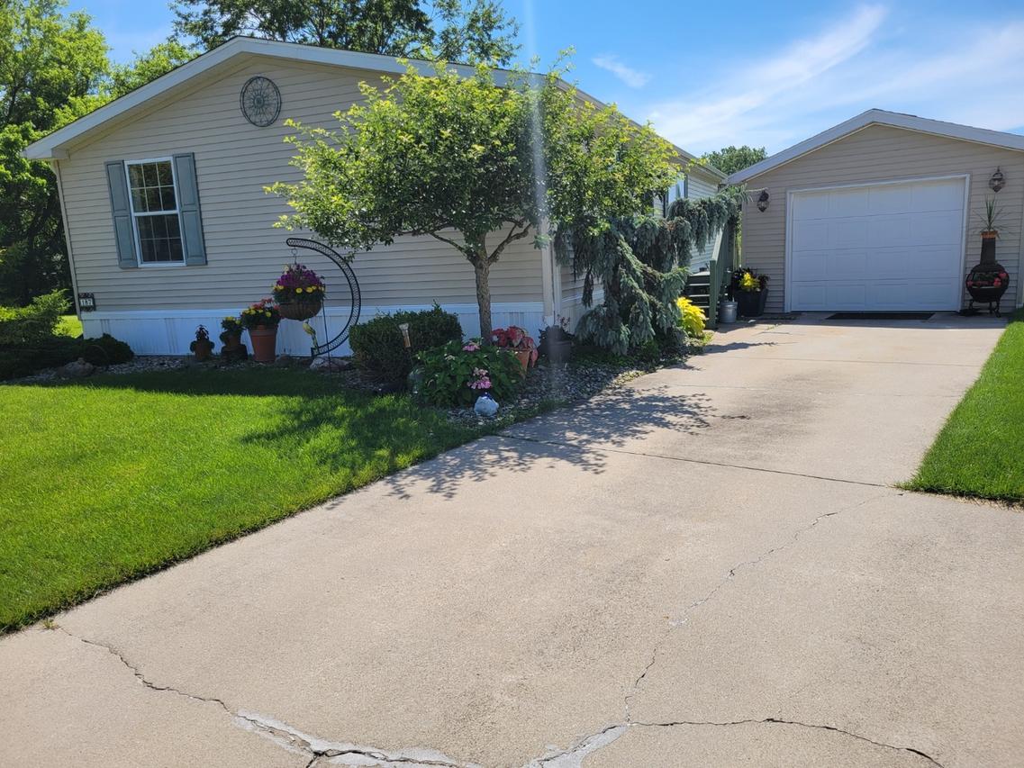 187 Whiporwill Dr., Beecher, IL 60401