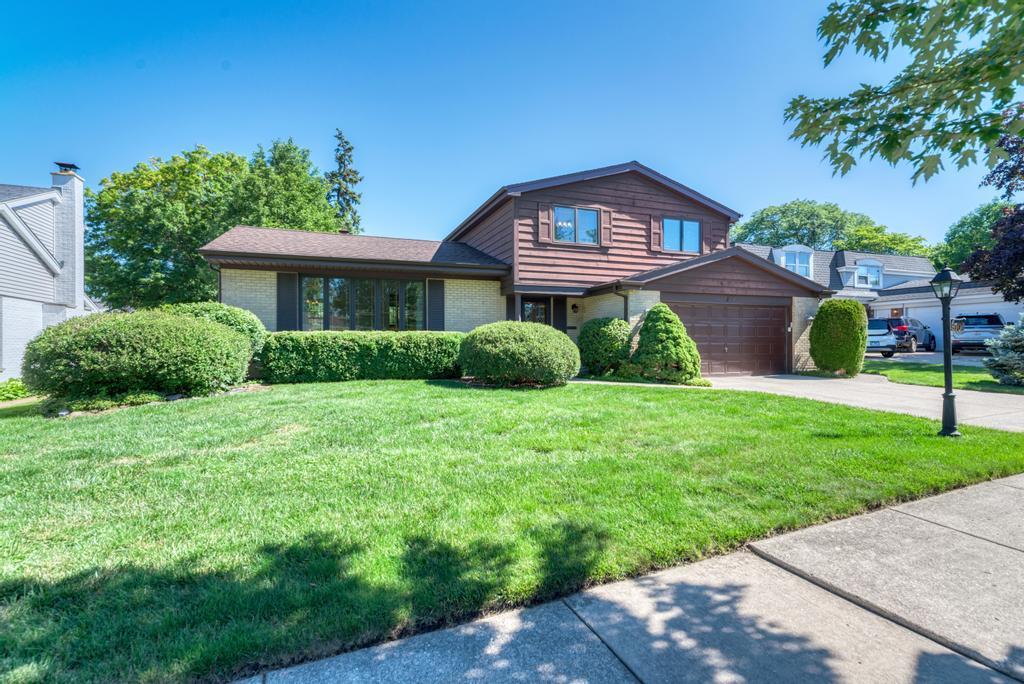 910 W White Oak St., Arlington Heights, IL 60005