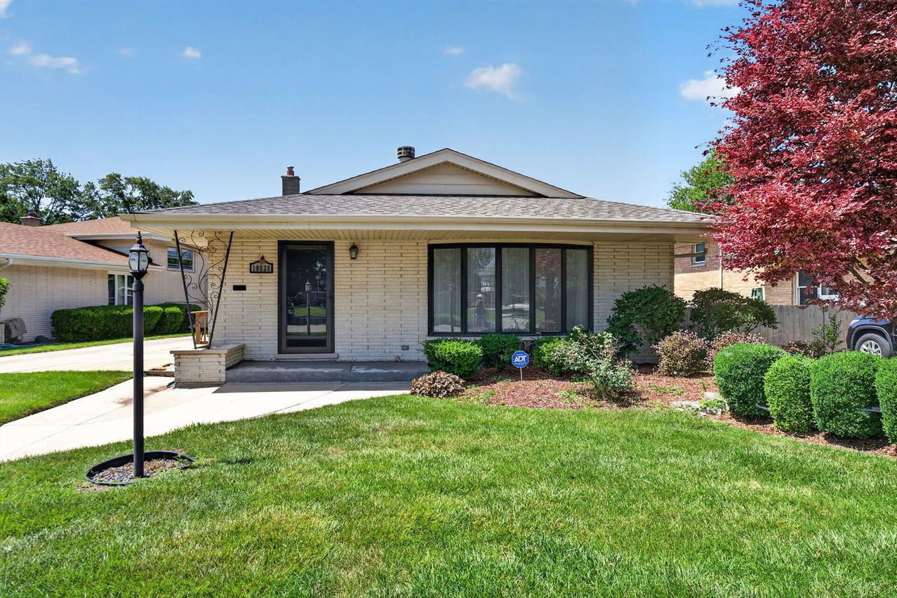 10628 Lockwood Ave., Oak Lawn, IL 60453