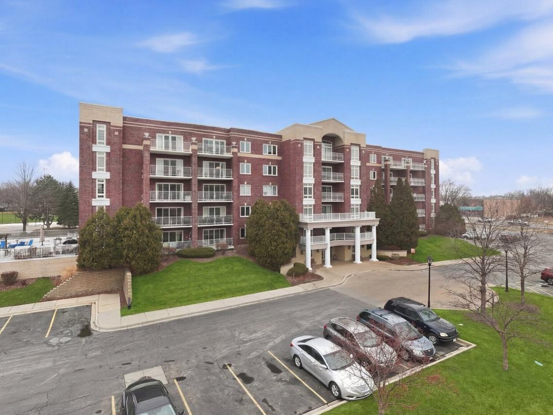 7081 W Touhy Ave. #407, Niles, IL 60714