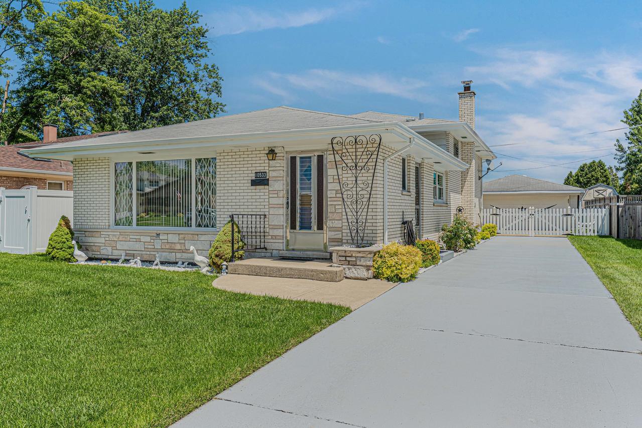 10533 Lavergne Ave., Oak Lawn, IL 60453