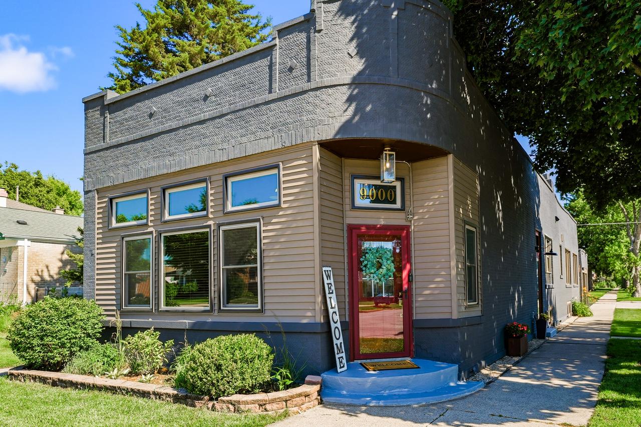9000 Monroe Ave., Brookfield, IL 60513