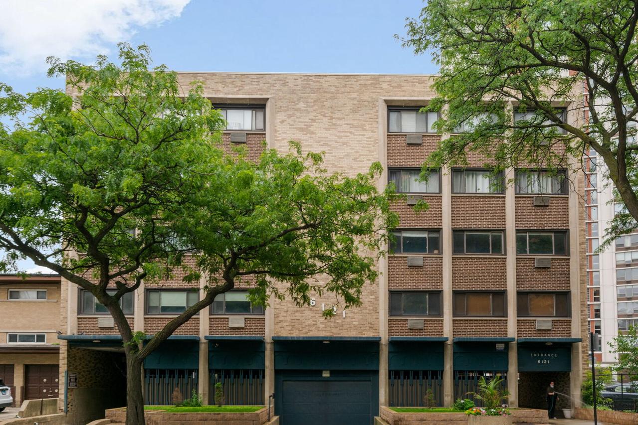 6121 N Sheridan Rd. #3A, Chicago, IL 60660