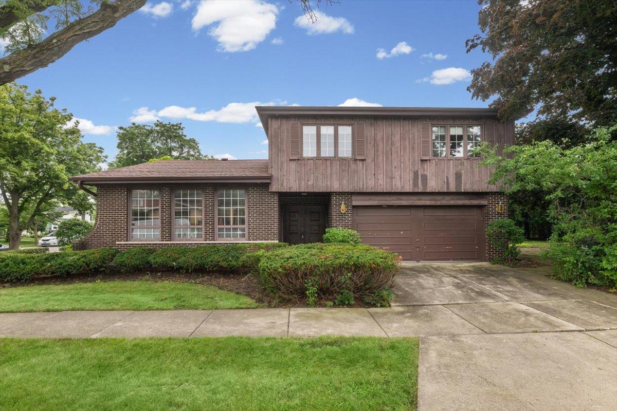 7927 Wilson Ter., Morton Grove, IL 60053