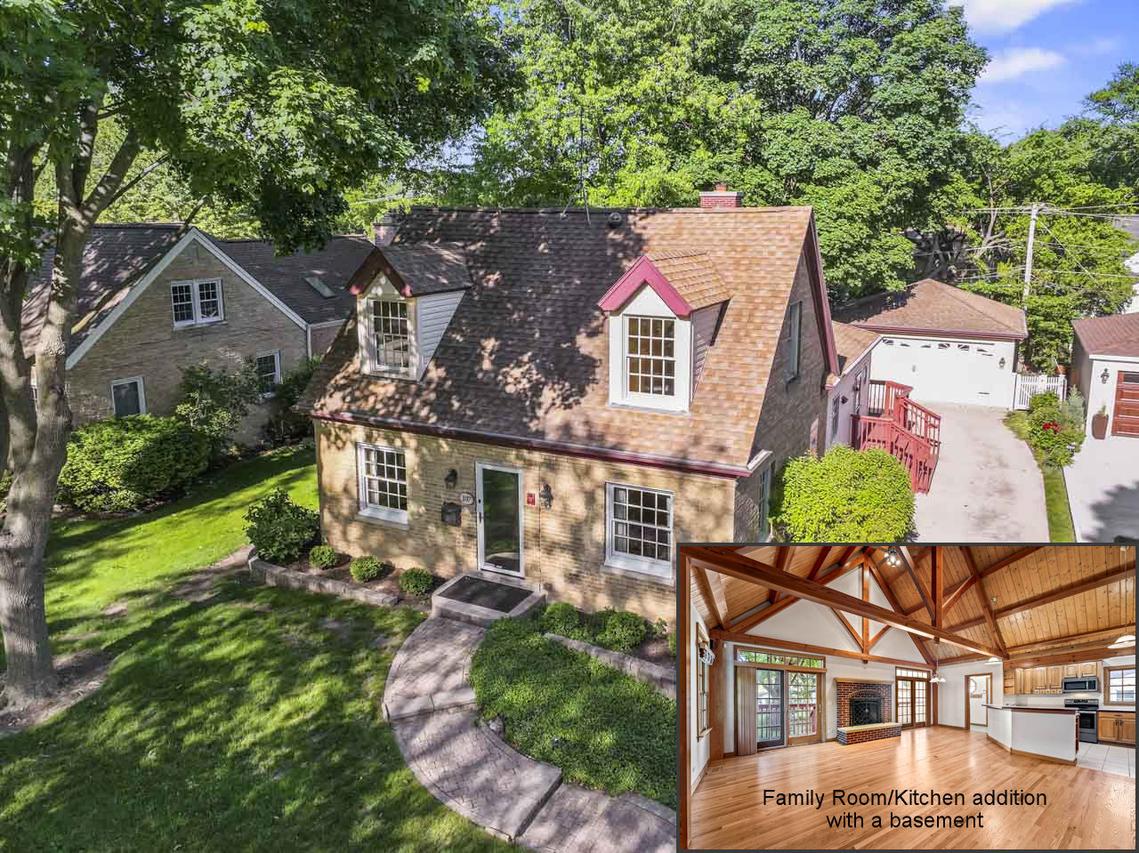 107 N Elmhurst Ave., Mount Prospect, IL 60056