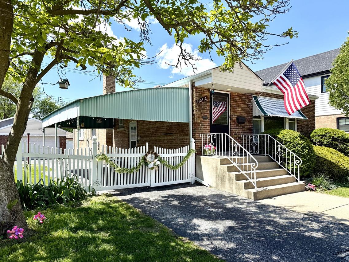 10416 S Sacramento Ave., Chicago, IL 60655