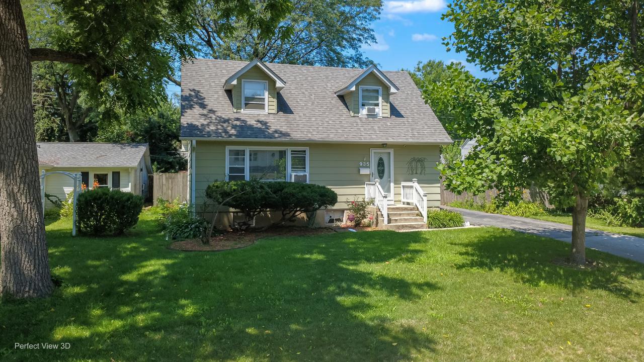 935 N Webster St., Naperville, IL 60563
