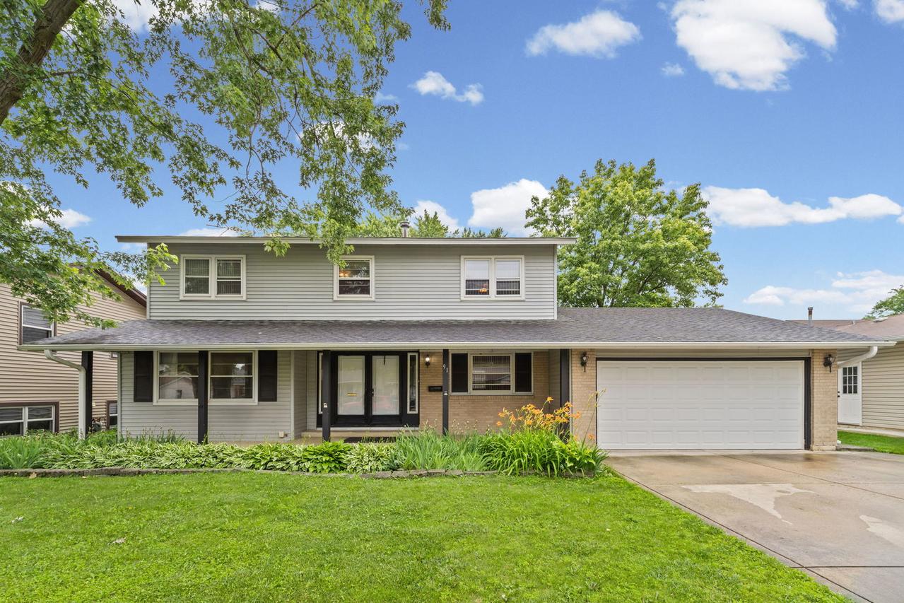 91 Kendal Rd., Elk Grove Village, IL 60007