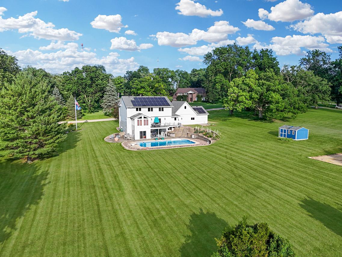 1954 Delmar Dr., Freeport, IL 61032