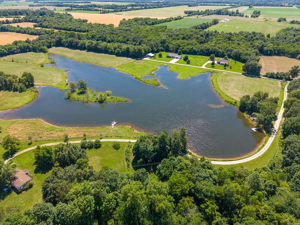 3042 Five Mile Creek Rd., Salem, IL 62881