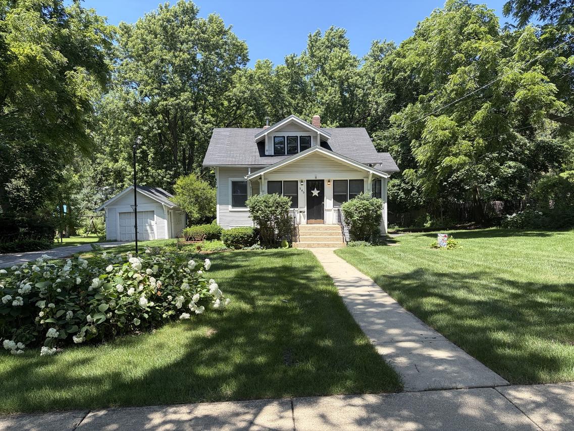 240 Hill Ave., Glen Ellyn, IL 60137