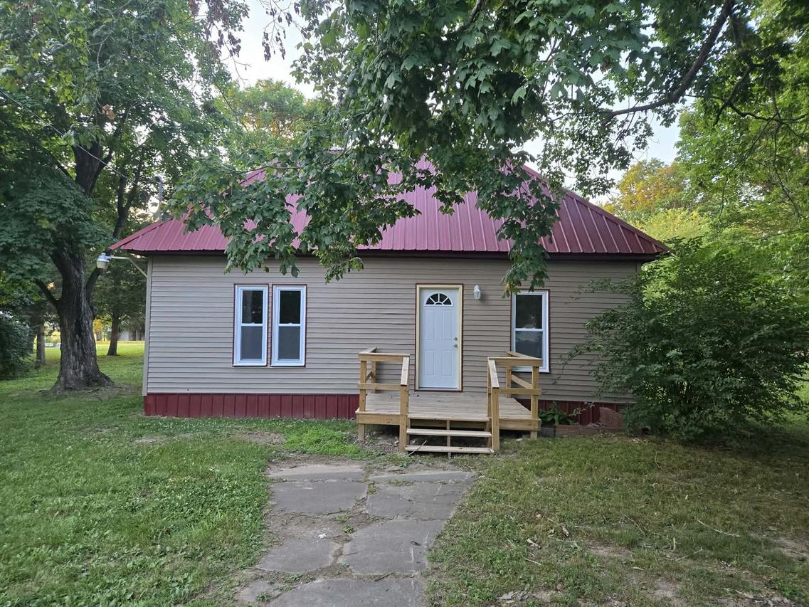 602 W Cherry St., Mcleansboro, IL 62859