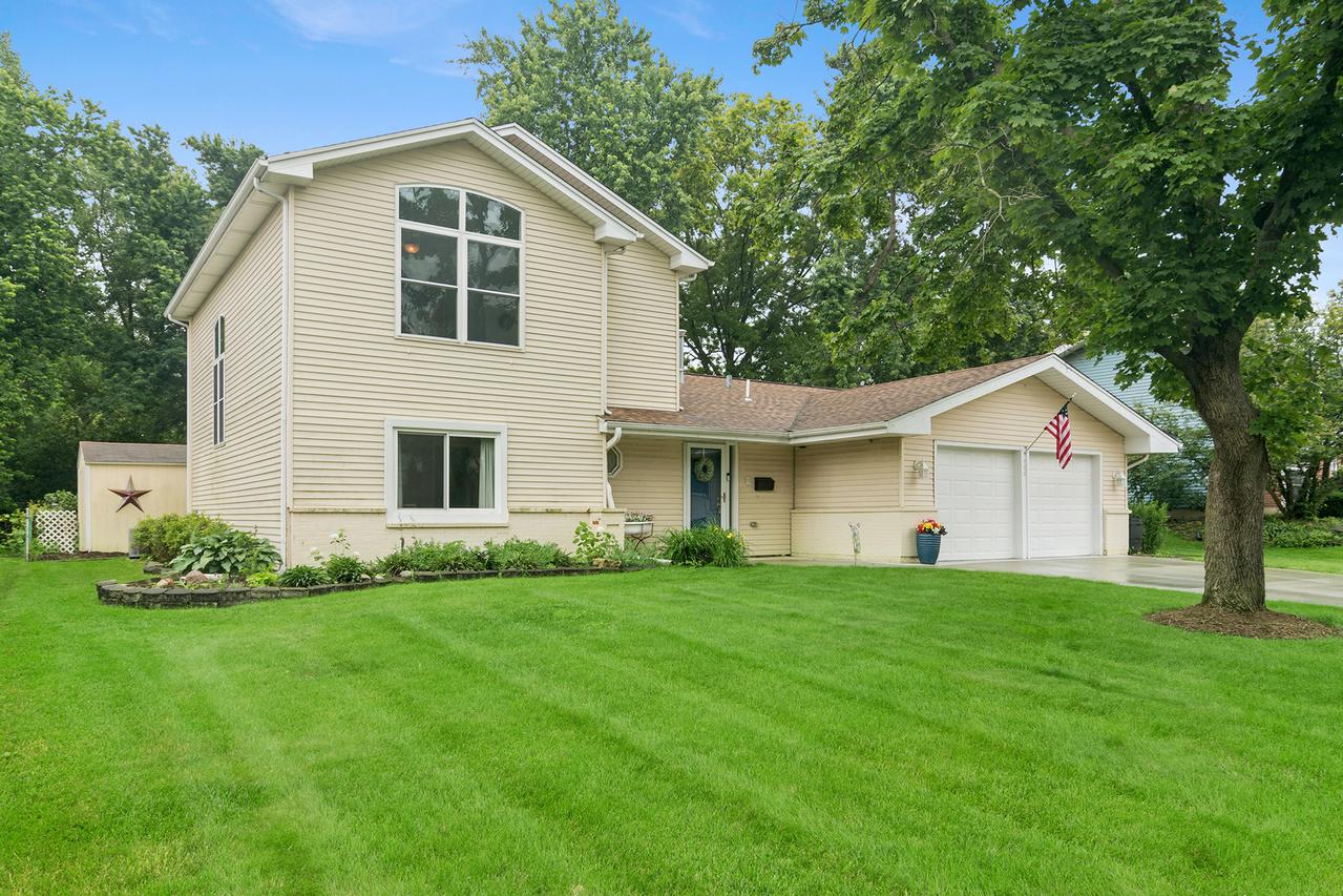 2S155 Mayfield Ln., Glen Ellyn, IL 60137