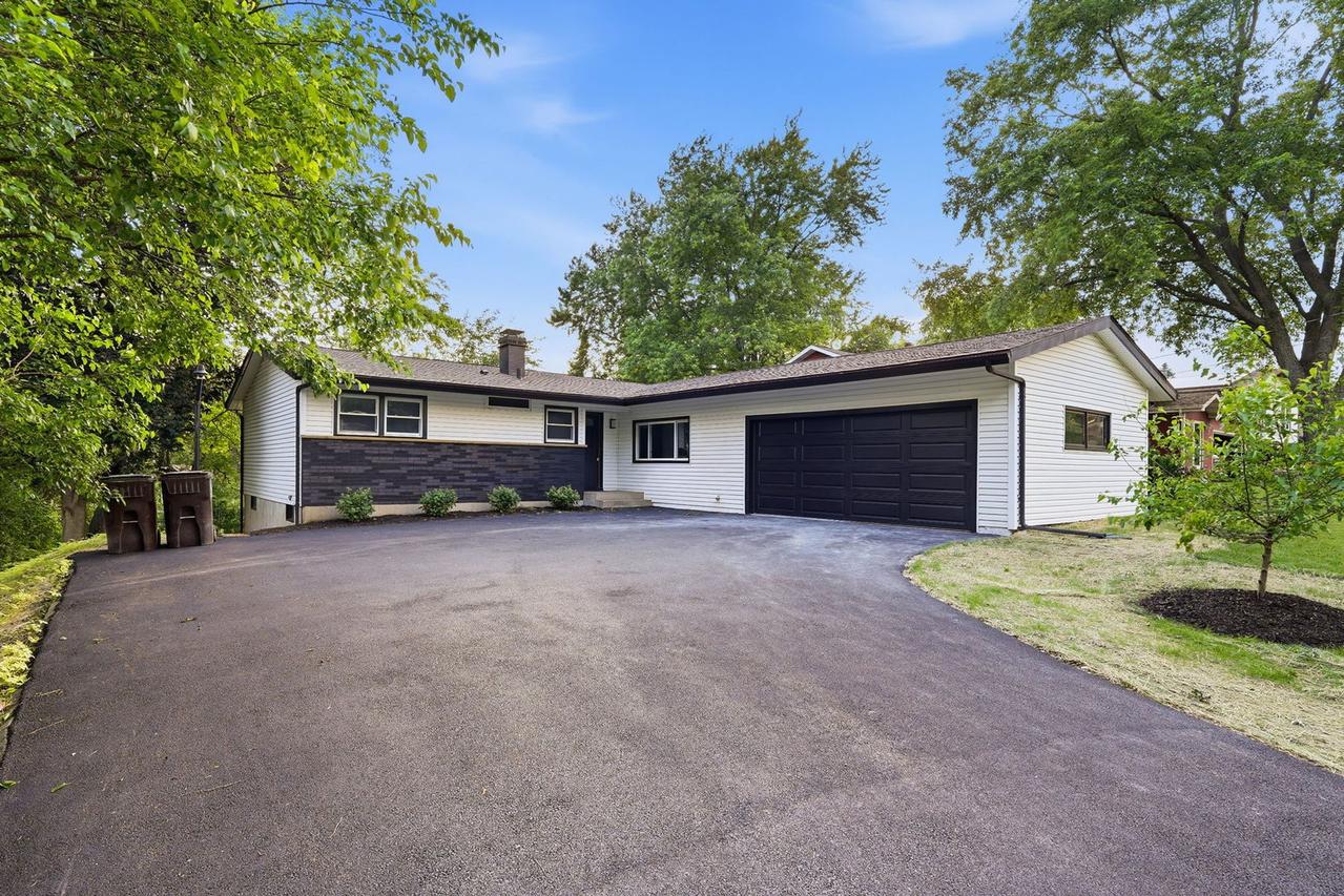 6411 Londonderry Dr., Cary, IL 60013